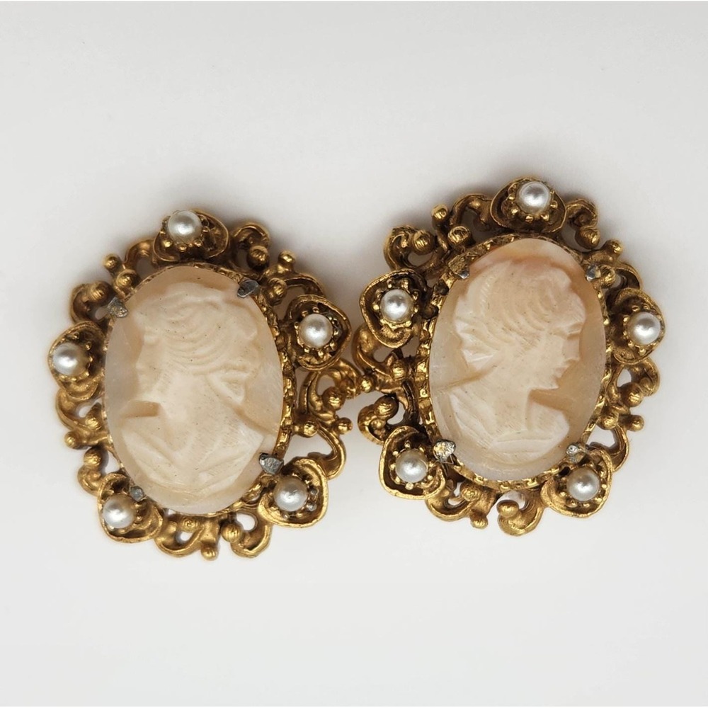 Vintage Florenza Cameo Clip-On Earrings – Gold Tone Filigree with Faux Pearls